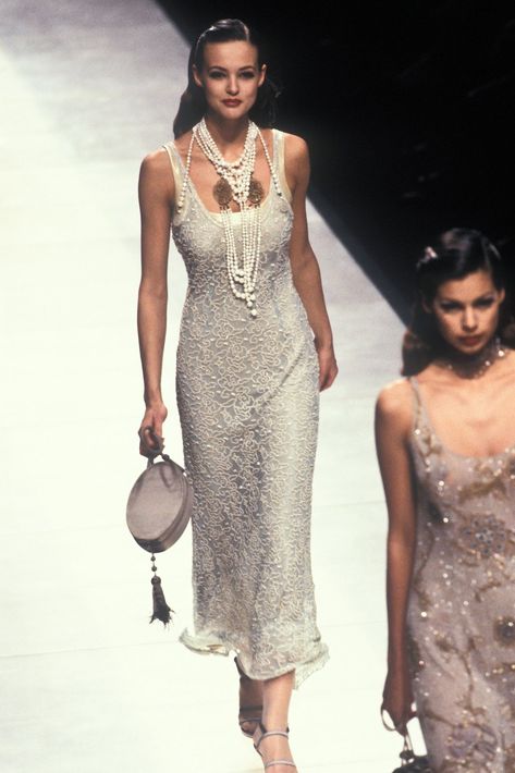 Fashion Show 90s, Armani Runway, Runway 90s, Armani Fashion Show, Armani Fashion, High Fashion Runway, 90s Runway, Chanel Haute Couture, 1990's Fashion