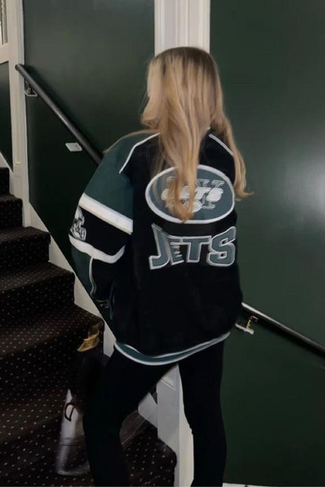 Get ready for game day with this classic vintage Jets coat. The varsity jacket style is perfect for women looking to show their team spirit in style. ... New York Jets Aesthetic, Jacket Outfit Women Winter, Football Game Outfit Winter, Varsity Jacket Outfit Women, Varsity Outfit, Varsity Jacket Style, Vintage Jackets Women, Sports Day Outfit, Coat Ideas