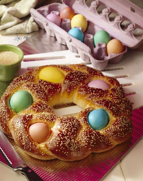 What You Will Need to Pull Off a Traditional Greek Easter Tsoureki Recipe, Greek Easter Recipes, Easter Food Ideas, Easter Pastries, Greek Easter Bread, Appetizer Cups, Easter Bread Recipe, Italian Easter Bread, Easy Easter Recipes