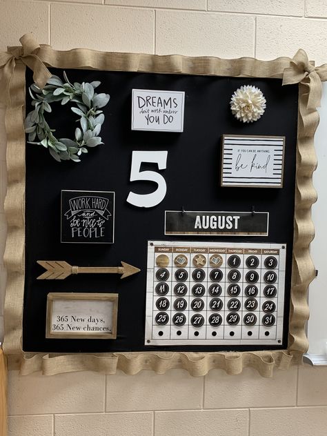 Burlap farmhouse bulletin board calendar inspirational Bulletin Boards For Office Ideas, Organisation, Boho Bulletin Board Ideas Bedroom, Chalkboard Bulletin Board, Bulletin Board Ideas Burlap, Farmhouse Backdrop Ideas, Office Board Ideas Workspaces, Bulletin Board Farmhouse, Bulletin Board Office Decor