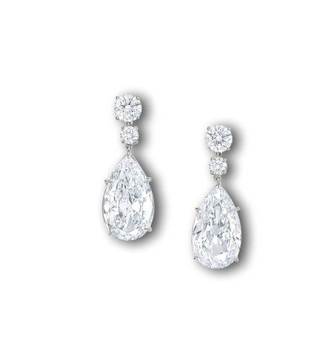 Pear Drop Diamond Earrings, Metal Lords, White Diamond Jewelry, Jewellery Photography Inspiration, Tiaras Jewellery, White Blouses, Diamond Pendant Sets, Gold Chain Design, Diamond Necklace Set