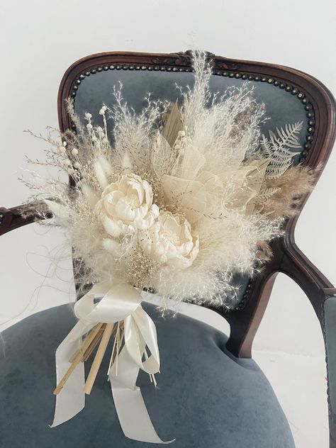 Brown Pampas, Cream Bridesmaids, Wedding Bouquet White, Boho Wedding Bouquet, Grass Wedding, White Bridal Bouquet, White Wedding Bouquets, Boho Wedding Decorations, Future Wedding Plans