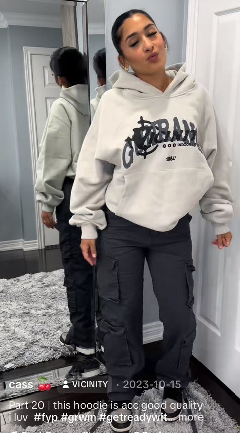 Cute Winter Outfits Streetwear, Baddie Outfits Streetwear, Chill Streetwear Outfits, Los Angeles Winter Outfits, Jeans And Hoodie Outfit, Street Style Outfits Casual, Latina Fashion Outfits, Clueless Outfits, Winter Fashion Outfits Casual