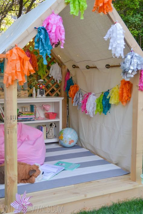 DIY Outdoor Reading Nook!! Outdoor Kids Playhouse, Diy Kids Teepee, Playhouse Decor, Outdoor Reading Nooks, Outdoor Reading, Kids Playhouse Outdoors, Reading Nook Kids, Kids Summer Reading, Build A Playhouse