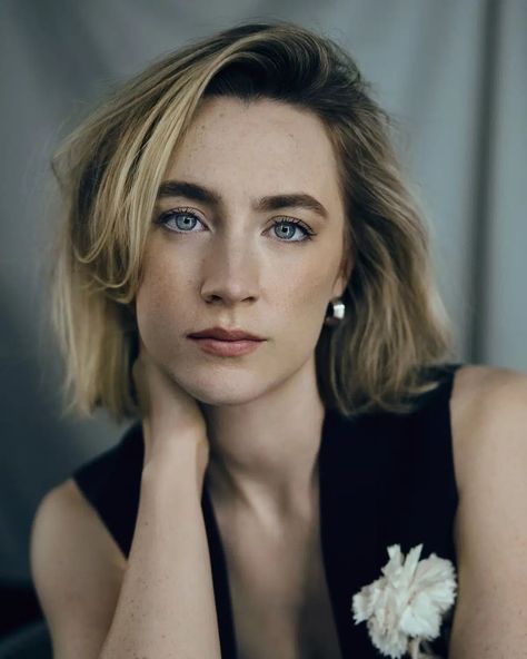 Saoirse Ronan Red Hair, Saoirse Ronan Side Profile, Saoirse Ronan Lovely Bones, Saoirse Ronan Vogue, Saoirse Ronan Portrait, Eminems Daughter, Medium Tv Show, Irish Beauty, Elle Spain