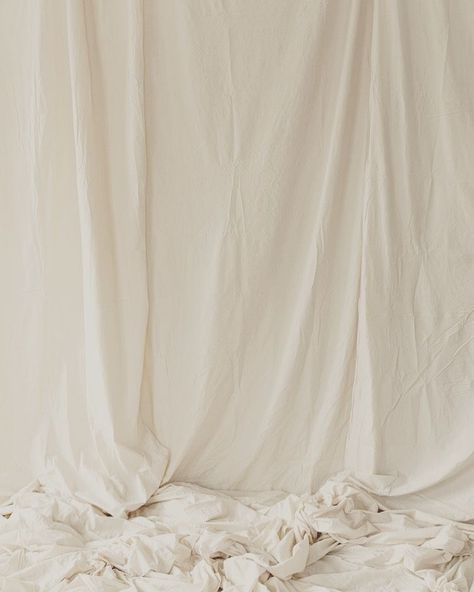 White Sheet Photography, White Curtain Photoshoot, Sheet Backdrop Photography, Draped Backdrop, Aesthetic Backdrop, Studio Background Ideas, Photography Studio Spaces, Photoshoot Background, Outdoor Backdrops