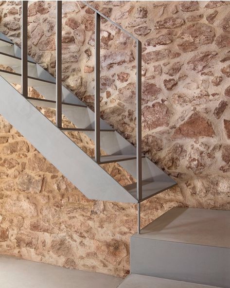 Metal Stairs, Photovoltaic Panels, Interior Stairs, Wooden Beams, Stone Houses, Stone House, Staircase Design, Stairs Design, Open Space