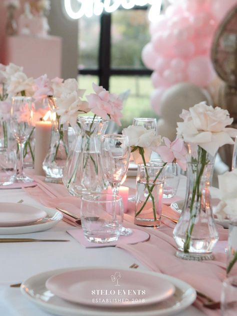 Girl Baby Shower Tables, Pink And White Bridal Shower Decorations, Soft Pink Party Decor, Table Decorations Bridal Shower Decor, Pink Flower Birthday Party Decorations, Pink Bridal Shower Tablescape, Bridal Shower Table Flowers, Table Setting For Baby Shower Girl, Home Baby Shower Ideas Decor Girl