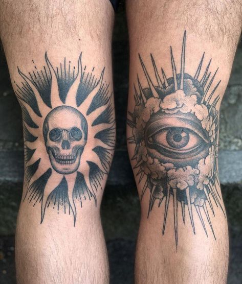 Traditional Kneecap Tattoo, Mens Traditional Tattoos Black, Edgy Knee Tattoos, Horror Knee Tattoo, Knees Tattoo Ideas, Tattoo For Knee, Back Knee Tattoo, Men’s Knee Tattoo, Eye Knee Tattoo