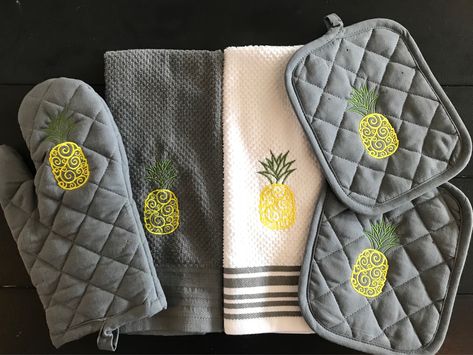 Pineapple Kitchen Set of 5, Pot Holders, Towels, Oven Mitt, Wedding, Bridal, Mothers Day, Valentines, New Home, Housewarming Pineapple Kitchen Decor, Pineapple Kitchen, Cute Pineapple, Living Vintage, Pineapple Decor, Big Chill, Antique Kitchen, Mackinac Island, Cute Kitchen