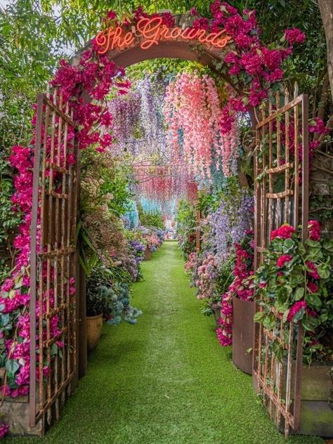 Enchanted Garden Ideas Backyards, Backyard Cafe, Secret Garden Theme, The Grounds Of Alexandria, Secret Garden Parties, Garden Theme Wedding, Secret Garden Wedding, Garden Party Birthday, Arch Decoration