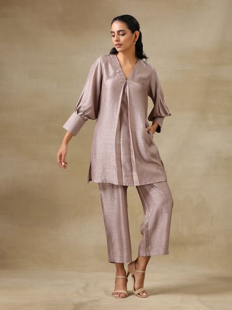 Description Grey silk-blend co-ord set with v-neck with a inverted box pleat. It has puff... Co Ord Sets Pants, Inverted Box Pleat, Co Ords Outfits, Coord Sets, Coord Set, Gray Silk, Kurta Designs, Co Ord Set, Party Wear Dresses