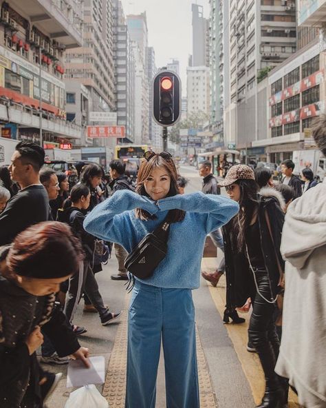 #BLACKPINK#ROSÉ#LISA#INURAREA#GIRLGANGGG#FOROURBLINKS so we finally found these tshirts.. 🔫🔫✨ Hongkong Outfit Travel, Hong Kong Street Fashion, Hong Kong Travel Photography, Hongkong Outfit, Japan Outfit Winter, Japan Travel Outfit, Jenny Tsang, Japan Ootd, Japan Photoshoot