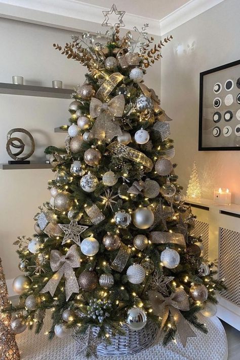 I can’t wait to try all these christmas tree decor ideas with my tree! I’ve been feeling so uninspired lately but this was super helpful and helped me find the best diy christmas tree decorations for my tree. I’m in LOVE. Bronze And White Christmas Tree, Christmas Tree Ideas Brown, Unique Christmas Trees Themes Ideas, Christmas Tress Ideas, Christmas Trees Decor Ideas, Gold Theme Christmas Tree, Xmas Tree Decorations Ideas, Cute Christmas Tree Ideas, Chrismast Decoration Ideas