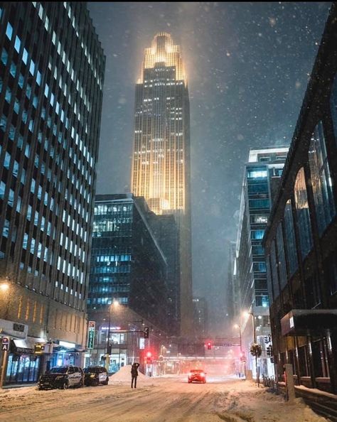 Minneapolis Snow, Beautiful Places Aesthetic, Minneapolis Downtown, Downtown Pictures, 3 Point Perspective, Places Aesthetic, Minneapolis City, Minneapolis St Paul, U Of M