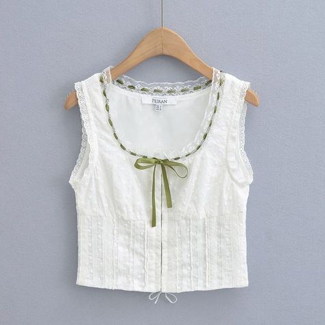 White Crop Top Tank, Vest Crop Top, Lace Trim Blouse, Rock Outfit, Vintage Mode, Modieuze Outfits, Lace Hem, Moda Vintage, 가을 패션