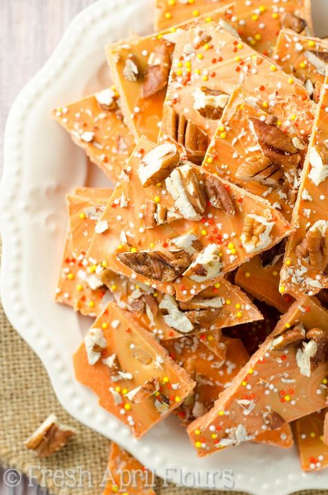 Pumpkin Dessert Recipes, Pumpkin Butterscotch, Homemade Nut Butter, Halloween Goodie Bags, Candy Bark, Thanksgiving Treats, Pumpkin Recipes Dessert, Bark Recipe, Butterscotch Chips