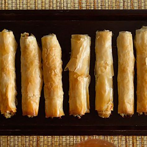 Philo Dough, Filo Pastry Recipes, Phyllo Dough Recipes, Phyllo Recipes, Hors Doeuvres, Cheesy Appetizer, Phyllo Dough, Puff Pastry Recipes, Sweet Tarts