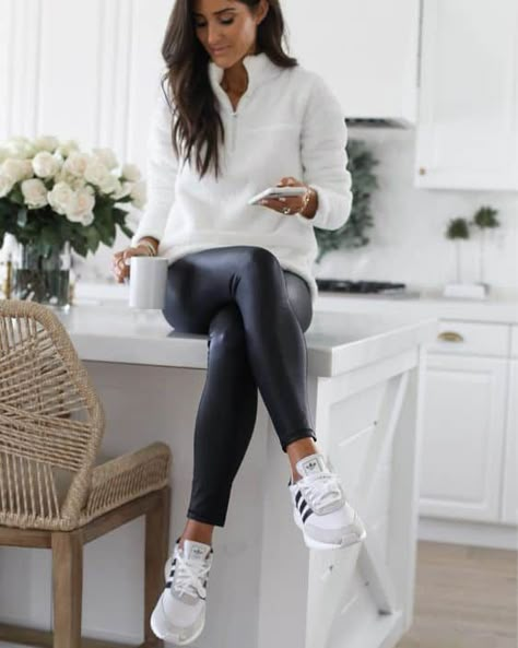 Look Legging, Winter Fashion Outfits Casual, Easy Winter Outfit, Sherpa Pullover, Mode Casual, Cute Winter Outfits, Athleisure Outfits, Looks Chic, Casual Winter Outfits