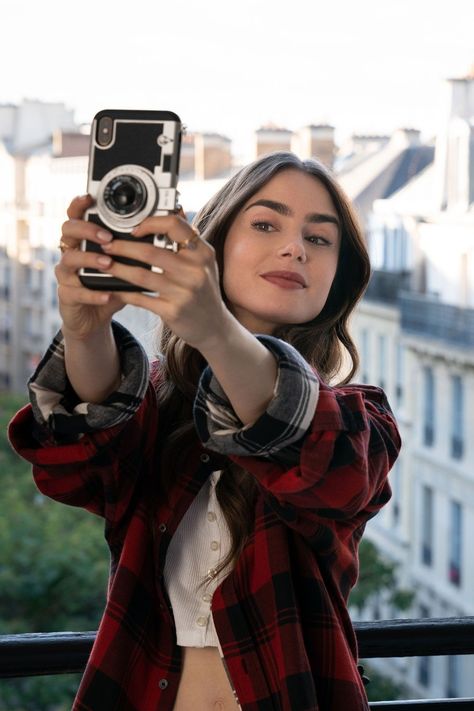 Emily In Paris Aesthetic, Emily In Paris Lily Collins, Emily In Paris Style, Emily In Paris Fashion, Emily In Paris Outfits, Lily Collins Style, Olga Kurylenko, Paris Look, Paris Aesthetic