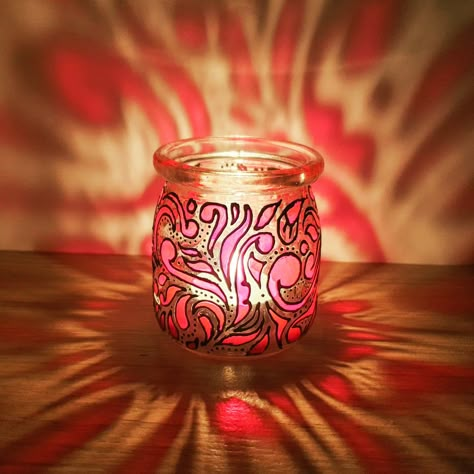 Glass Painted candle holder. Gift for Christmas 🎄 💕 Hand Painted Glass Candle Holders, Candle Glass Jar Ideas, Diy Painted Candle Holders, Diy Painting Candles, Painted Candle Jars, Grad Dinner, Painted Candle Holders, Painted Glass Candle Holders, Acrylic Pens