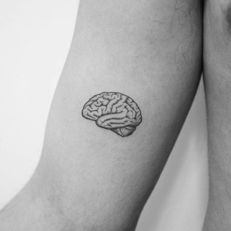 Small Brain Tattoo, Brain Tattoo Design, Neuroscience Tattoo, Brain Tattoo Ideas, 111 Tattoo, Unique Animal Tattoos, Xo Tattoo, Flower Hip Tattoos, Brain Tattoo