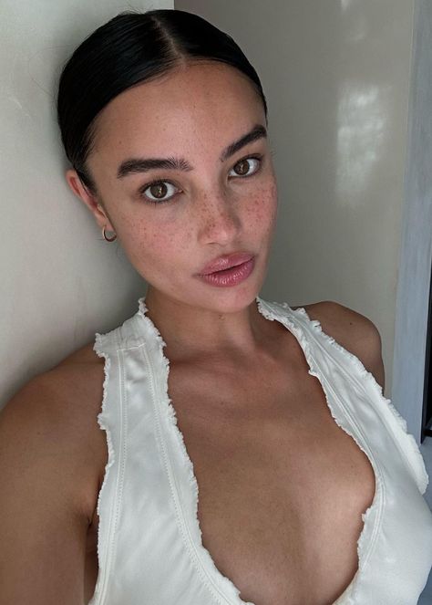 Here, our guide to looking and feeling your best bare-faced. Leah Michelle, Secret Girlfriend, Sheer Veil, Kelsey Merritt, Bare Face, Birthday Suit, Bare Skin, Skin Care Kit, Hydrating Serum