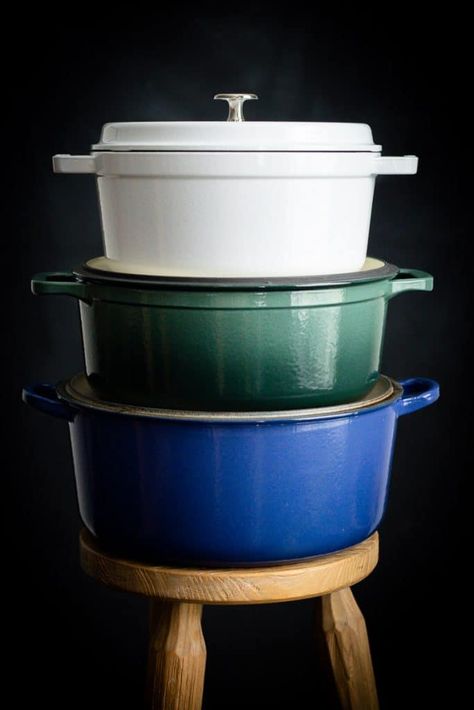 French Oven vs Dutch Oven… Everything you need to know! French Oven, Mosaic Kitchen, Induction Stove Top, Enameled Cast Iron Cookware, Seasoning Cast Iron, Bread Baker, Cast Iron Dutch Oven, Cast Iron Cookware, Slow Cooking