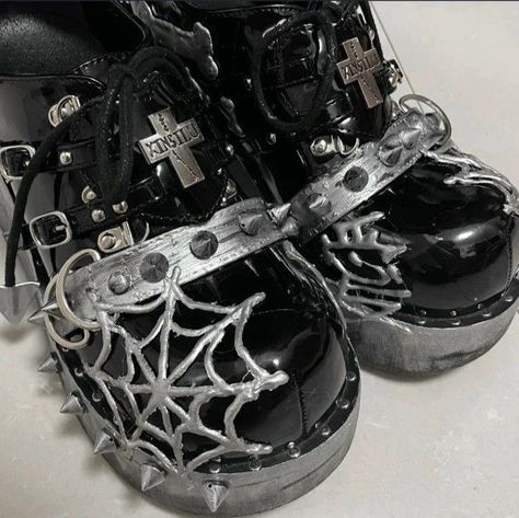 Spiderweb Shoes, Outfits Alternative, Alternative Shoes, Fashion Goth, Goth Shoes, Goth Outfit, Alt Clothes, Punk Shoes, Dr Shoes