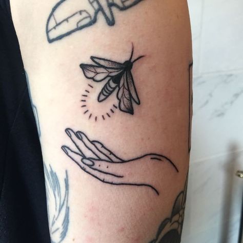 Hand and firefly I did for my beloved @kellysandratoy , thank you for trusting me again and again ❤❤ @parlourtattoo #tattoolife #tattoolifestyle #ink #inked #inkedup #blacktattoos #blackworkers #blackink #tattoo #tattoos #parlourtattoo #london #shoreditch Firefly Tattoo, Flying Tattoo, Bug Tattoo, Insect Tattoo, Skin Art, Piercing Tattoo, Pretty Tattoos, Life Tattoos, A Tattoo