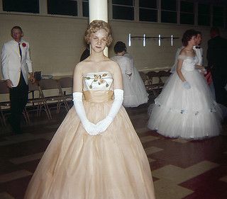 Vintage Prom Aesthetic, Vintage Prom Pictures, Prom Night Aesthetic, Marvelous Wonderettes, Prom Shoot, 1960s Prom, 1950s Prom, Teen Idle, Thirty Flirty And Thriving