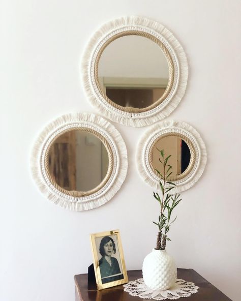 Round Macrame Wall Hanging Diy, Round Boho Mirror, Macrame Mirror Tutorial, Macrame Mirrors, Fringe Mirror, Boho Mirror Wall, Macrame Mirror Wall Hanging, Mirror Macrame, Round Macrame