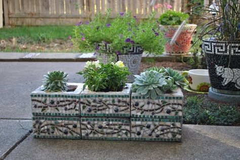 Cinder block garden ideas DIY cinder block mosaic cinder block planters DIY patio deck decorating ideas Cinder Block Garden Wall, Cinder Block Projects, Concrete Block Retaining Wall, Cinder Block Ideas, Herb Garden Planter, Purple Tile, Cinder Block Garden, Herb Garden Ideas, Cinder Blocks