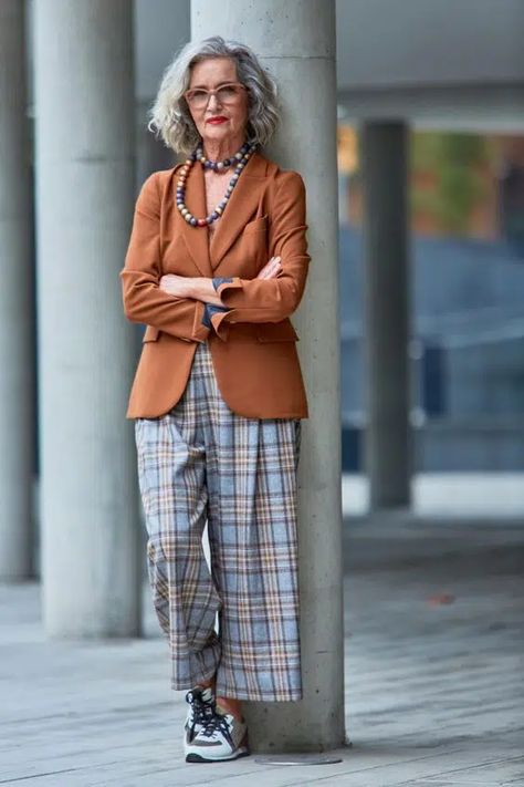 Street Style Aesthetic, Mode Tips, Older Women Fashion, Advanced Style, Mode Casual, Looks Street Style, Outfit Trends, Outfits For Women, Style Mistakes