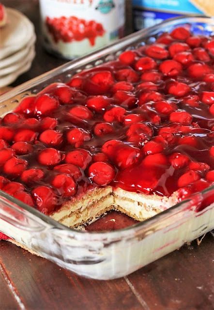 Cherry Eclair, Cookie Lasagna, Cherry Delight Dessert, Eclairs Dessert, Cherry Recipes Dessert, Cheesecake Cookie, No Bake Cherry Cheesecake, Cherry Delight, Cheesecake Mix