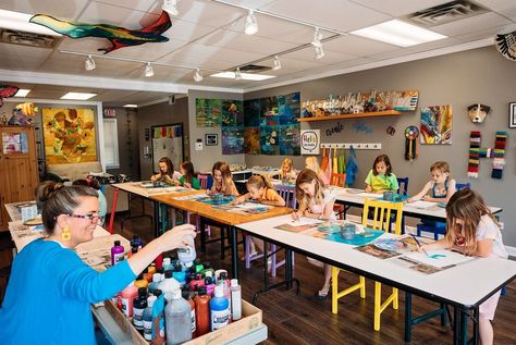 Glass Art Studio, Kids Art Studio Business, Art Class Studio, Cute Art Studio, School Art Studio, Art Studio Interior, Art Studio Ideas, Childrens Art Studio, Kids Art Studio