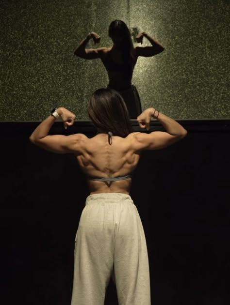 Pamela Reif Workout Plan, Muscular Back, Dream Physique, Gym Goals, Muscle Mommy, Muscle Body, Women's Muscle, Gym Girl, Women Workout