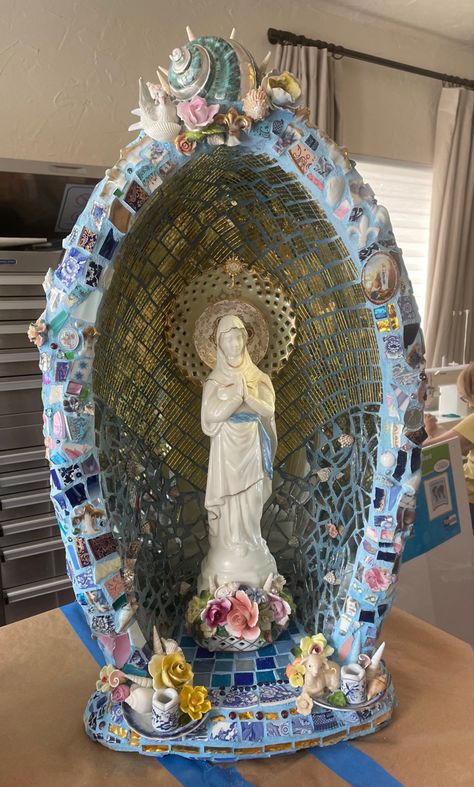 Tiny Altar, Mary Shrine, Shrine Art, Shrines Box, Shrines Art, Altar Art, Mosaic Madness, Mosaic Art Projects, Home Altar