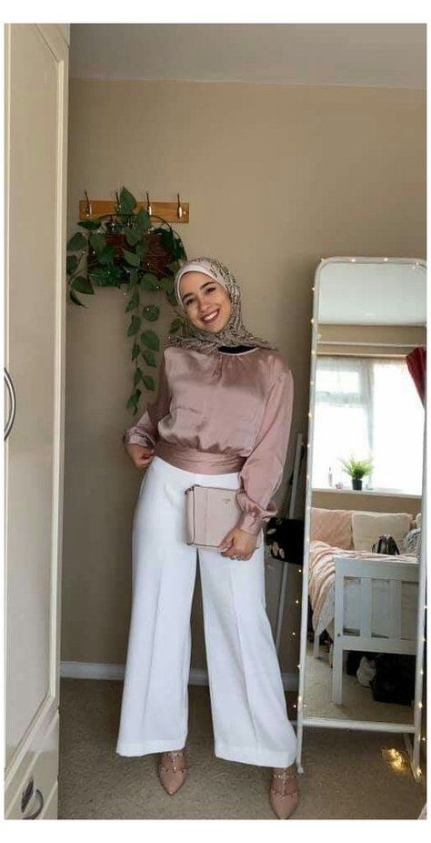 Classic Blouses For Women Hijab, Modest Soiree Outfits, Hijabi Soiree Outfits, Blouse Soiree Outfit Hijab, Hijab Outfit For Party, Elegant Outfit Hijab Ideas, Hijab Classic Outfit, Graduation Outfits Hijab, Simple Soiree Outfit Hijab