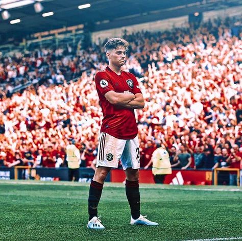 David Beckham Manchester United, Manchester United Art, Manchester United Logo, Manchester United Team, Alex Morgan Soccer, Messi Soccer, Manchester United Wallpaper, Daniel James, Soccer Girl Problems