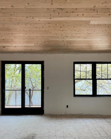 WOOD CEILING TRANSFORMATION. We had big dreams of a beautiful natural wood ceiling in the guest house but when we saw the red/orange ceiling we felt defeated. After considering our options of staining or painting we had a few samples boards made and found the perfect solution. Scroll all the way to the end for photos of the products used to achieve the lighter more natural looking wood. #woodceiling #guesthouses #vaultedceiling #naturalwood #modernrustic #rusticmodern Tongue And Groove Stained Ceiling, Natural Wood Ceiling Living Room, Wood Plank Ceiling Bedroom, Pine Ceiling Kitchen, Wood Ceilings Living Room, Ceiling Transformation, Pine Wood Ceiling, Wood Ceiling Bedroom, Wood Panel Ceiling