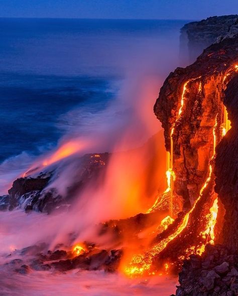 Hawaii In September, Places To Visit In Hawaii, Volcano Pictures, Hawaii Volcano, Aesthetic Roses, Volcano National Park, Lava Flow, Natural Phenomena, Best Places To Visit