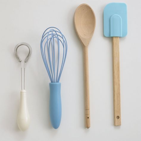 The baking tools that are essential if you want to make different types of desserts, baked goods or other confections. Cake Utensils, New Kitchen Gadgets, Cooking A Roast, Baking Equipment, Types Of Desserts, Baking Utensils, Tool Cake, Pastry Bag, Happy Foods