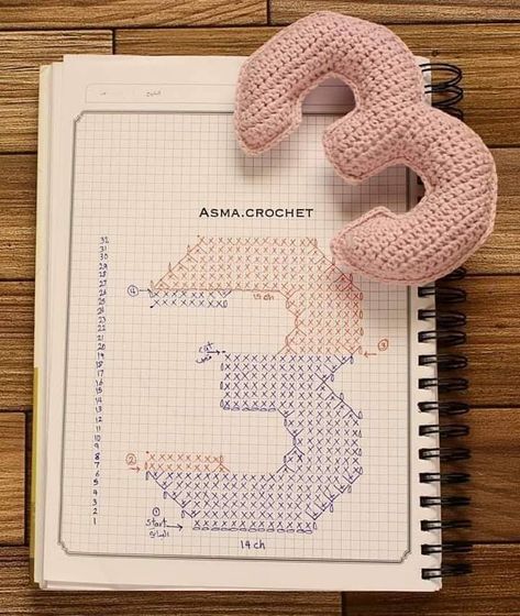 Crochet Alphabet Letters, Crochet Numbers, Crochet Alphabet, Crochet Letters, Knitted Accessories, Letters Pattern, Pola Amigurumi, Crochet Diy, Square Patterns