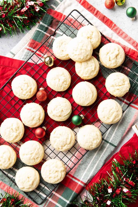 Whipped Shortbread, Shortbread Cookies Easy, Whipped Shortbread Cookies, 4 Ingredient Recipes, Holiday Cookies Christmas, Shortbread Cookie Recipe, Shortbread Recipes, Buttery Cookies, 4 Ingredient