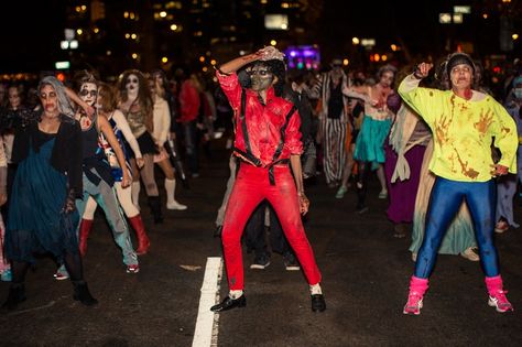 9 Halloween Parades In The U.S. That Are The Ultimate Way To Celebrate The Spookiest Day Of The Year Haunted House Tour, Community Halloween, Visit Atlanta, Zombie Walk, Halloween Parade, Some Makeup, Lifestyle Articles, Spooktacular Halloween, Movie Buff