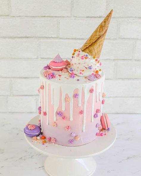 Prop Cake, Cone Cake, Ice Cream Cone Cake, Ice Cream Birthday Cake, Ice Cream Birthday Party, Ice Cream Theme, Cake Party, Ice Cream Birthday, Fake Cake