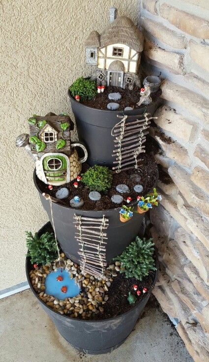 25 Awesome Backyard DIY Project Ideas on Budget ---DIY Fairy Flower Tower Garden Ideas Homemade, Fairy Garden Pots, Fairies Garden, Diy Flores, Fleurs Diy, Fairy Garden Designs, Flower Tower, Fairy Garden Crafts, Garden Houses