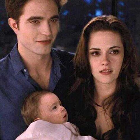 Gallery:Renesmee Cullen - Twilight Saga Wiki Bella And Edward Wedding, Twilight Characters, Bella Y Edward, Twilight Bella And Edward, Twilight Renesmee, Twilight Saga Breaking Dawn, Twilight Saga Series, Robert Pattinson Twilight, Twilight Memes