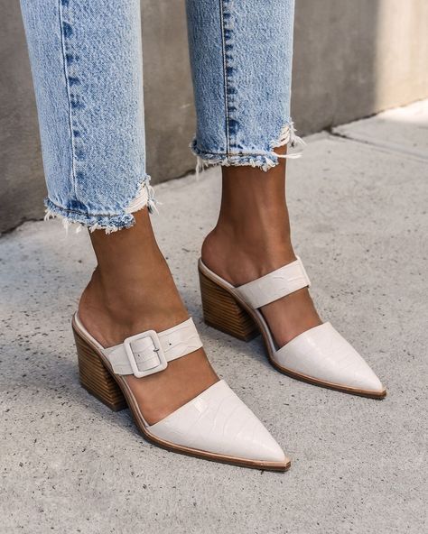 Jo Mercer (@jomercershoes) posted on Instagram • Apr 17, 2022 at 10:00pm UTC Jo Mercer, Fade Styles, Instagram Look, Heeled Mules, Mule Shoe, Espadrilles, Heels, 10 Things, How To Wear